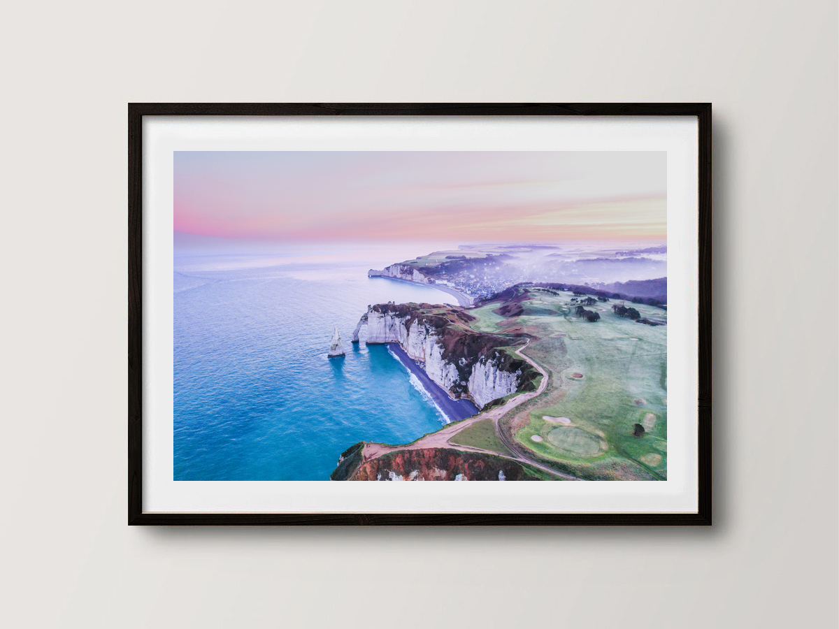 L'heure violette au dessus des falaises d'Etretat